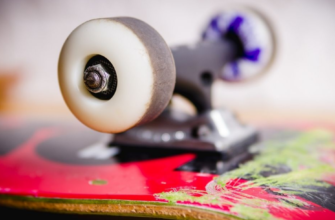 How tight should skateboard wheels be: The Best Answers 2023