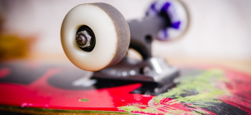 How tight should skateboard wheels be: The Best Answers 2023